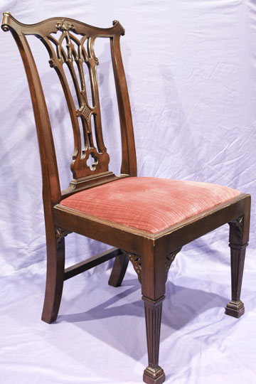  Suite de 4 larges chaises