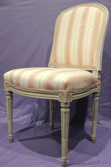 Paire de larges chaises peintes